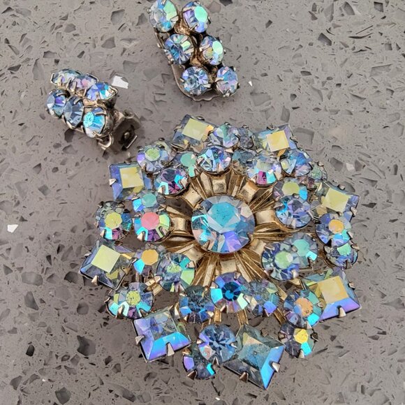 Vintage Triad Blue Aurora Borealis Rhinestone Brooch and Clip-on Earring Set - Picture 2 of 10